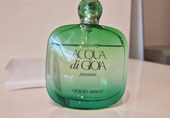 Acqua Di Gioia Jasmine Edition Eau de Parfum is a refined blend of floral, citrus, and woody notes, designed for the modern woman who loves a fresh yet sensual fragrance. This 100% authentic Armani perfume is an imported tester, offering superior quality, longevity, and projection at an unbeatable price.