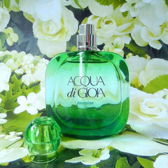 Acqua Di Gioia Jasmine Edition Eau de Parfum is a refined blend of floral, citrus, and woody notes, designed for the modern woman who loves a fresh yet sensual fragrance. This 100% authentic Armani perfume is an imported tester, offering superior quality, longevity, and projection at an unbeatable price.