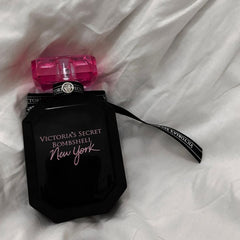 Bombshell New York by Victoria’s Secret is a tribute to the city that never sleeps. Fruity, floral, and decadently sensual. Designed for the confident woman who loves to stand out, this scent is both playful and sophisticated. This 100% authentic imported tester delivers luxurious quality without the premium price tag.