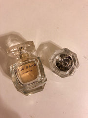 Le Parfum by Elie Saab Eau de Parfum is a luxurious symphony of white florals and honeyed warmth, crafted for women who love a luminous and elegant signature scent. Rich, radiant, and unforgettable, this 100% authentic imported tester offers couture-level fragrance without the high-end price.