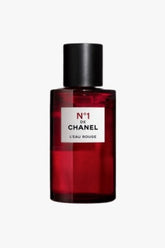 N°1 de Chanel L’Eau Rouge Eau de Parfum is a refreshing and vibrant blend of fruits, florals, and soft musks. It’s designed for the woman who radiates freshness and understated sophistication. This 100% authentic imported tester offers Chanel's luxurious craftsmanship without the premium price tag.