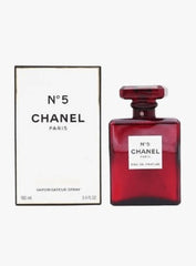 N°5 L’eau Chanel Paris Red Edition reimagines the classic allure of the iconic No.5 with a lighter, brighter spirit. Bursting with citrus, delicate florals, and smooth woods, it’s perfect for the woman who embodies effortless elegance. This 100% authentic imported tester delivers signature Chanel luxury without the premium price.