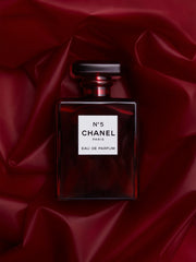 N°5 L’eau Chanel Paris Red Edition reimagines the classic allure of the iconic No.5 with a lighter, brighter spirit. Bursting with citrus, delicate florals, and smooth woods, it’s perfect for the woman who embodies effortless elegance. This 100% authentic imported tester delivers signature Chanel luxury without the premium price.