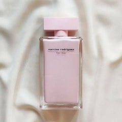 Narciso Rodriguez Eau de Parfum is a sophisticated blend of floral, musky, and woody notes, creating an irresistibly modern and sensual scent. This 100% authentic Narciso Rodriguez perfume is an imported tester, ensuring premium quality, longevity, and projection at an unbeatable price.