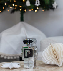 Phantom Eau de Toilette by Paco Rabanne is a vibrant, aromatic scent crafted for the confident, forward-thinking man. This bold fragrance opens with zesty Lemon Zest, Amalfi Lemon, and Lavender, evolves smoky Apple, earthy notes, and Patchouli, base of Vanilla, Vetiver, and more Lavender. It’s a blend of freshness and warmth in a futuristic bottle design truly an icon of the new era. This 100% authentic imported tester delivers unbeatable quality and projection at a fantastic value.