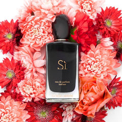 SI Intense Eau de Parfum by Giorgio Armani is a luxurious blend of vibrant fruits, delicate florals, and warm, musky woods. Crafted for the woman who exudes confidence and embraces her intensity, this 100% authentic imported tester offers long-lasting elegance without the designer price tag.