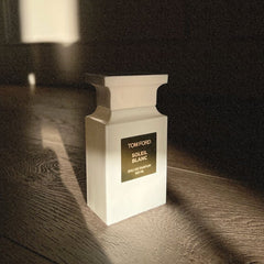 Tom Ford Soleil Blanc Eau de Parfum is a radiant escape in a bottle, sophisticated, sun-drenched, and unforgettable. This unisex fragrance balances vibrant spices, creamy florals, and warm, coconut-laced notes that evoke the scent of an exclusive island getaway. This 100% authentic imported tester offers Tom Ford’s signature craftsmanship with exceptional value.