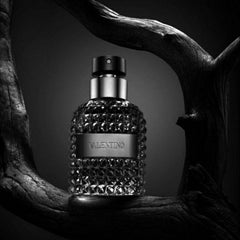 Valentino Uomo Intense Eau de Parfum is a refined, luxurious scent that blends rich, warm notes of leather, vanilla, and tonka bean with a touch of iris and citrus for a smooth yet powerful finish. A 100% authentic imported tester, offering premium quality and lasting intensity at an unbeatable price.