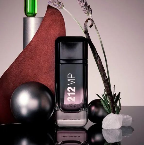 212 VIP Black Own The Party NYC Eau de Parfum by Carolina Herrera is a bold and intoxicating scent crafted for the man who owns the moment. A powerful opening of Absinthe, Anise, and Fennel sets the tone, aromatic and daring. Lavender in the heart adds a smooth, clean elegance, while the rich base of Black Vanilla Husk and Musk delivers a sensual, unforgettable trail. This 100% authentic imported tester offers long-lasting performance, premium quality, and unmatched sophistication without paying high.