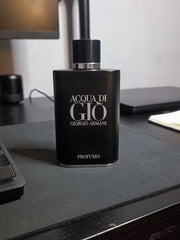 Acqua Di Gio Profumo Eau de Parfum by Giorgio Armani is an iconic marine scent that merges the freshness of ocean breeze with the depth of incense and patchouli. Elegant and intense, it’s crafted for the man who balances modern style with timeless class. This 100% authentic imported tester offers premium quality at a fraction of the retail price.