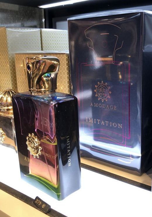Amouage Imitation Eau de Parfum is an avant-garde composition inspired by the vibrant energy of New York City in the 1970s. This scent fuses spice, leather, florals, and resins into a daring olfactory experience. Sophisticated and unapologetic, it’s for those who walk their own path. This 100% authentic imported tester offers high-end luxury without the high-end price