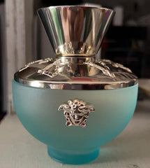 Dylan Turquoise by Versace is a lively and captivating scent bursting with freshness, fruity brightness, and sensual undertones. Designed for the free-spirited woman who radiates energy and elegance, this 100% authentic imported tester brings luxury without the premium price tag.