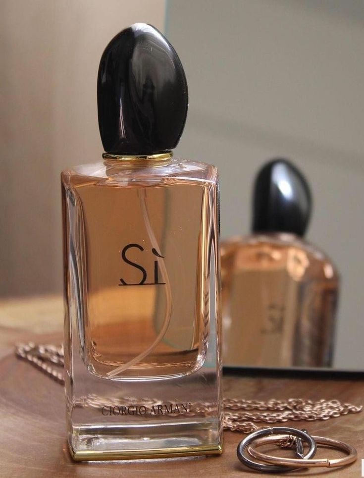 Giorgio Armani Si Eau de Parfum is a timeless and sophisticated scent crafted for the modern woman. This 100% authentic imported tester delivers a bold yet graceful composition with fruity, floral, and warm undertones. With top notes of Cassis, a heart of May Rose and Freesia, and a smooth base of Vanilla and Patchouli, this fragrance leaves a lasting, sensual trail. Our tester version offers the unforgettable experience at a better price.