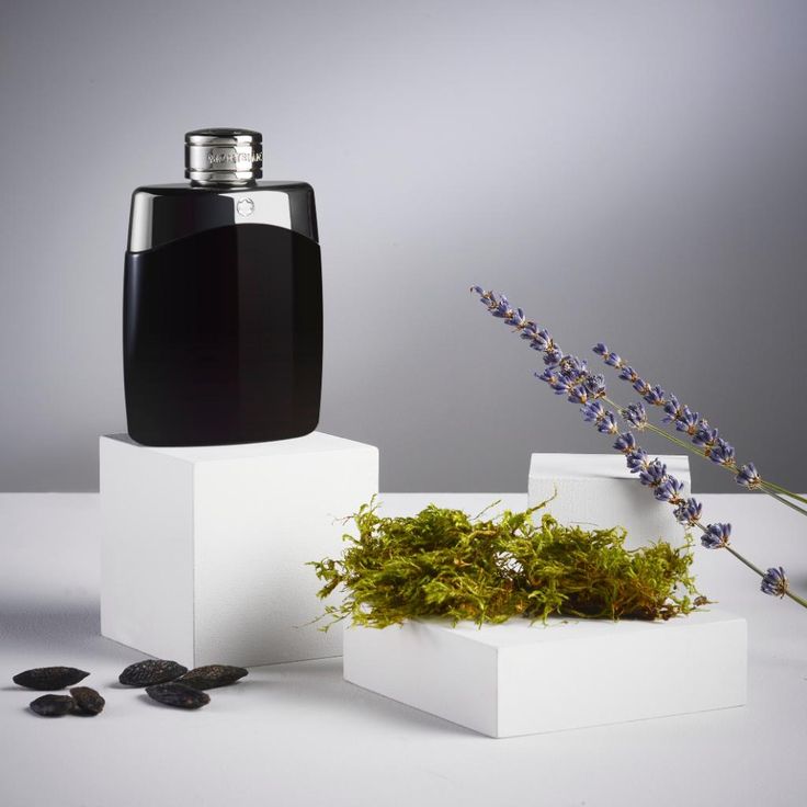 Mont Blanc Legend Eau de Toilette is a refined, masculine scent that blends fruity freshness with rich, woody depth. Top notes of Lavender, Pineapple, and Bergamot, earthy notes, middle of oak moss, Red Apple, and Rose, with base of Tonka Bean and Sandalwood, make the perfect scent for the modern gentleman. This 100% authentic imported tester offers premium quality and performance at an unbeatable value