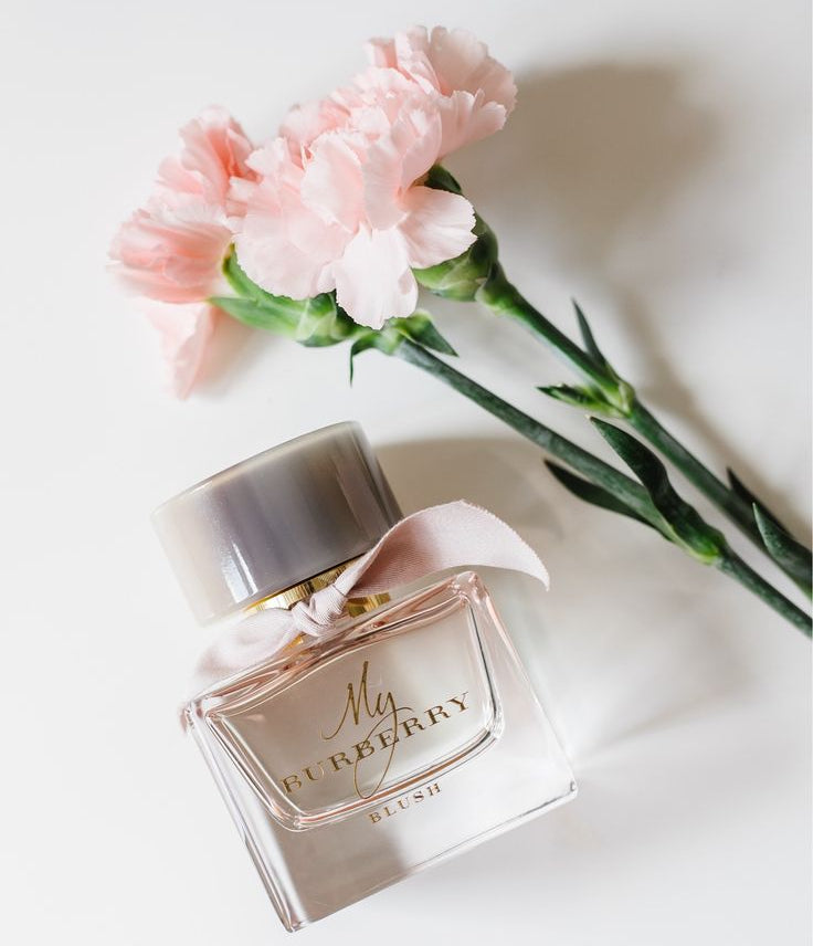 My Burberry Blush Eau de Parfum is a lively and uplifting blend of fruity freshness and delicate florals, inspired by a London garden in the early morning light. Bright and radiant, it’s designed for the woman who radiates optimism and grace. This 100% authentic imported tester brings Burberry’s signature sophistication at an unbeatable value.