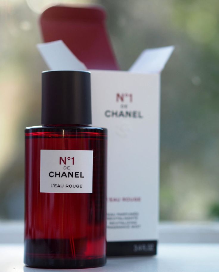 N°1 de Chanel L’Eau Rouge Eau de Parfum is a refreshing and vibrant blend of fruits, florals, and soft musks. It’s designed for the woman who radiates freshness and understated sophistication. This 100% authentic imported tester offers Chanel's luxurious craftsmanship without the premium price tag.