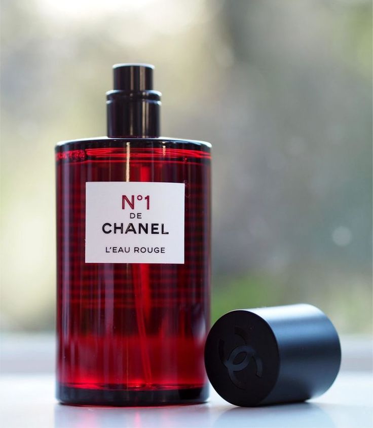 N°1 de Chanel L’Eau Rouge Eau de Parfum is a refreshing and vibrant blend of fruits, florals, and soft musks. It’s designed for the woman who radiates freshness and understated sophistication. This 100% authentic imported tester offers Chanel's luxurious craftsmanship without the premium price tag.