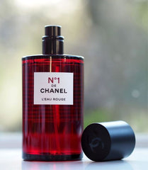 N°1 de Chanel L’Eau Rouge Eau de Parfum is a refreshing and vibrant blend of fruits, florals, and soft musks. It’s designed for the woman who radiates freshness and understated sophistication. This 100% authentic imported tester offers Chanel's luxurious craftsmanship without the premium price tag.