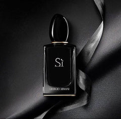 SI Intense Eau de Parfum by Giorgio Armani is a luxurious blend of vibrant fruits, delicate florals, and warm, musky woods. Crafted for the woman who exudes confidence and embraces her intensity, this 100% authentic imported tester offers long-lasting elegance without the designer price tag.