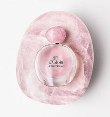 Sky di Gioia Eau de Parfum by Giorgio Armani is a radiant, feel-good scent that blends fruity and floral notes with a soft, musky base. Inspired by the vastness of the sky and the joy of new beginnings, this 100% authentic imported tester delivers elegance, freshness, and long-lasting charm without the designer price tag.