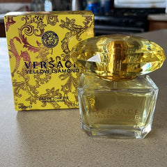 Versace Yellow Diamond Eau de Toilette is a luminous and airy floral scent that sparkles like a rare gem. Bursting with fresh fruits, delicate flowers, and warm woods, it’s designed for the woman who radiates confidence and beauty. This 100% authentic imported tester offers luxury and elegance without the premium price tag.