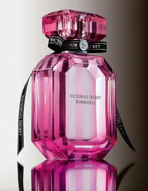 Victoria’s Secret Bombshell Eau de Parfum is a luxurious, bright, and feminine fragrance bursting with fruity and floral notes. With an invigorating blend of Passionfruit, Grapefruit, Pineapple, and Tangerine, Peony, Vanilla Orchid, Red Berries, Jasmine, and Lily-of-the-Valley, creating a rich and captivating scen, warm base of Musk, Woody Notes, and Oakmoss adds depth, leaving a lingering sensual trail.This 100% authentic imported tester offers premium quality, lasting power, and strong projection