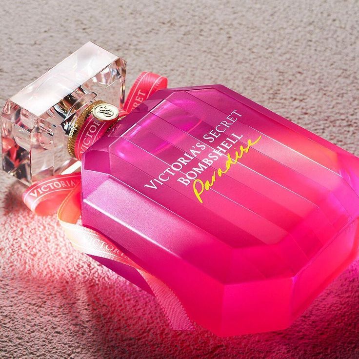 Victoria’s Secret Bombshell Paradise Eau de Parfum is a vibrant, fruity-floral fragrance that radiates confidence, femininity, and beachy allure. This 100% authentic Victoria’s Secret perfume is an imported tester, offering exceptional quality, longevity, and projection at an unbeatable price.