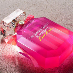 Victoria’s Secret Bombshell Paradise Eau de Parfum is a vibrant, fruity-floral fragrance that radiates confidence, femininity, and beachy allure. This 100% authentic Victoria’s Secret perfume is an imported tester, offering exceptional quality, longevity, and projection at an unbeatable price.